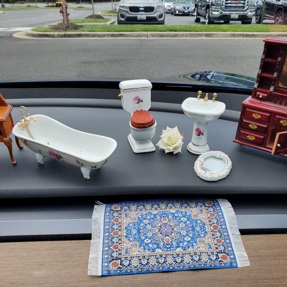 Dollhouse Porcelain Bathroom Tub Sink Toilet Curtains Miniature Set Floral Vtg - Picture 4 of 9